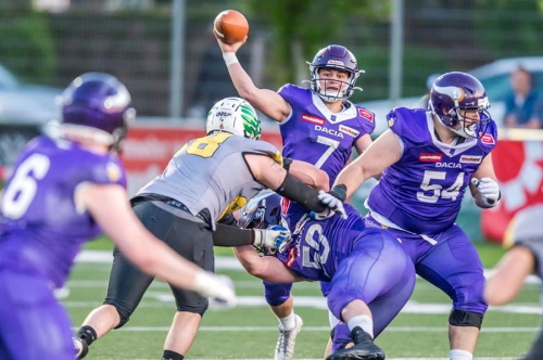 Vikings QB #7 Nico Hrouda