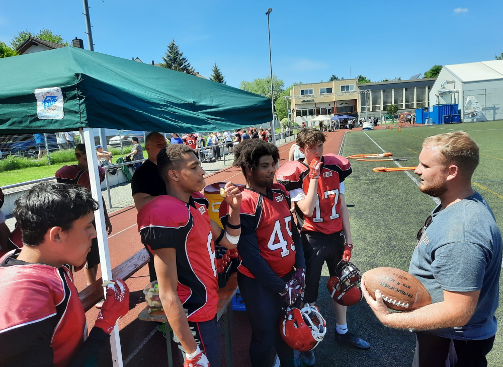 Coach Nick Doll bei der Ansprache seiner Spieler