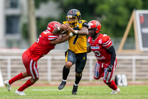 #5 Desmond Bassett, #7 Lucky Dozier und #29 Amin Black