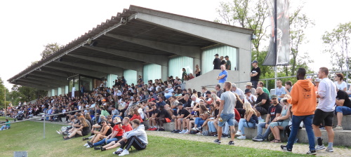Tribüne beim Halbfinale