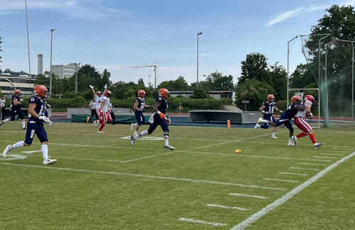 Marburgs Niklas Fengler auf dem Weg in die Endzone