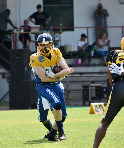 Phantoms vs. Pirates