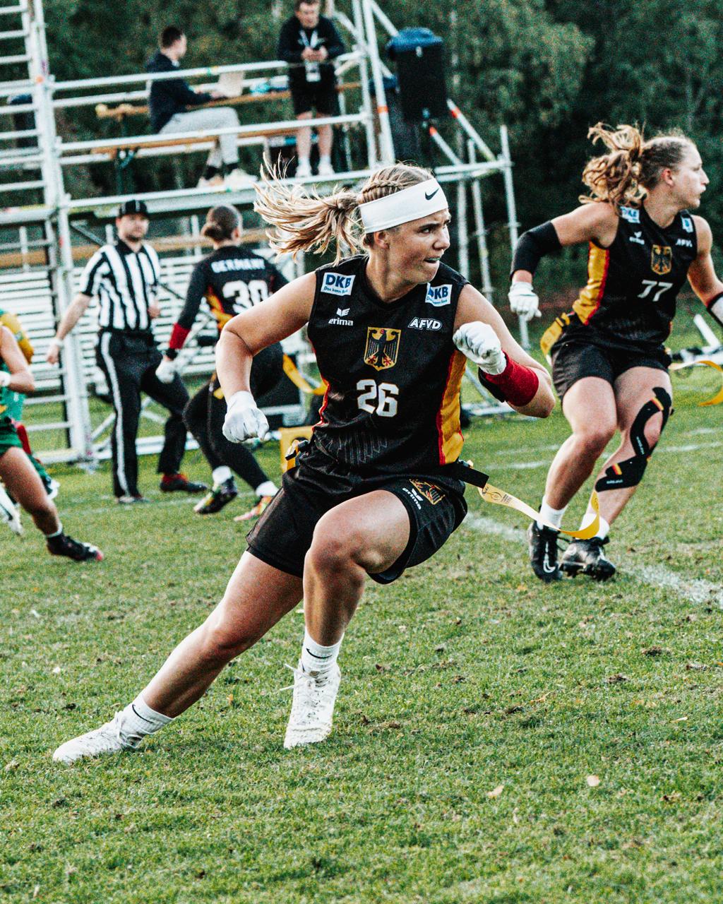 Zufriedene Frauen und enttäuschte Männer bei der Flag Football Weltmeisterschaft
