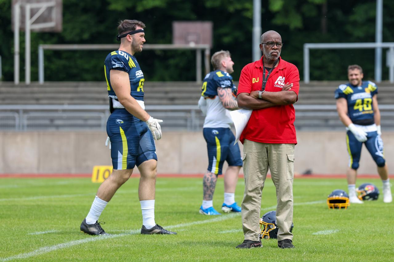 Assindia Cardinals trennen sich von Headcoach Sherman „DJ“ Anderson